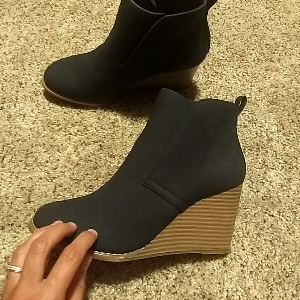 NWOB Navy blue wedges